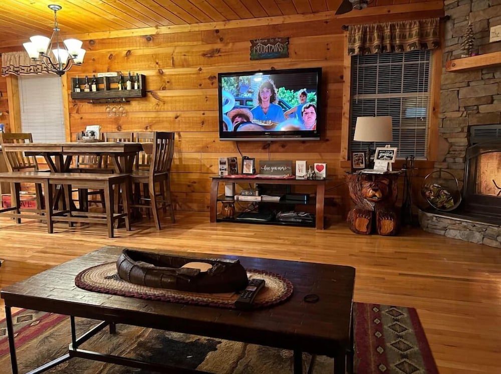Riverside Retreat 4 Bedroom Cabin