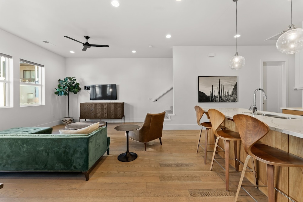 Villa #11 Adventure Retreat At Bloomington Villas 4 Bedroom Townhouse