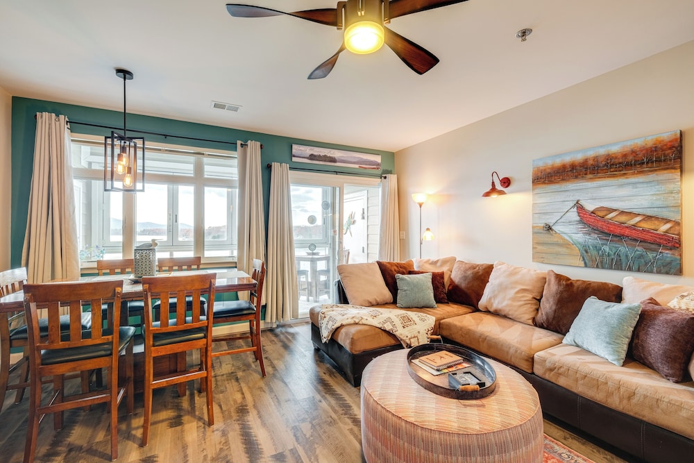 Balcony & Serene Views: Cozy Condo in Huddleston!