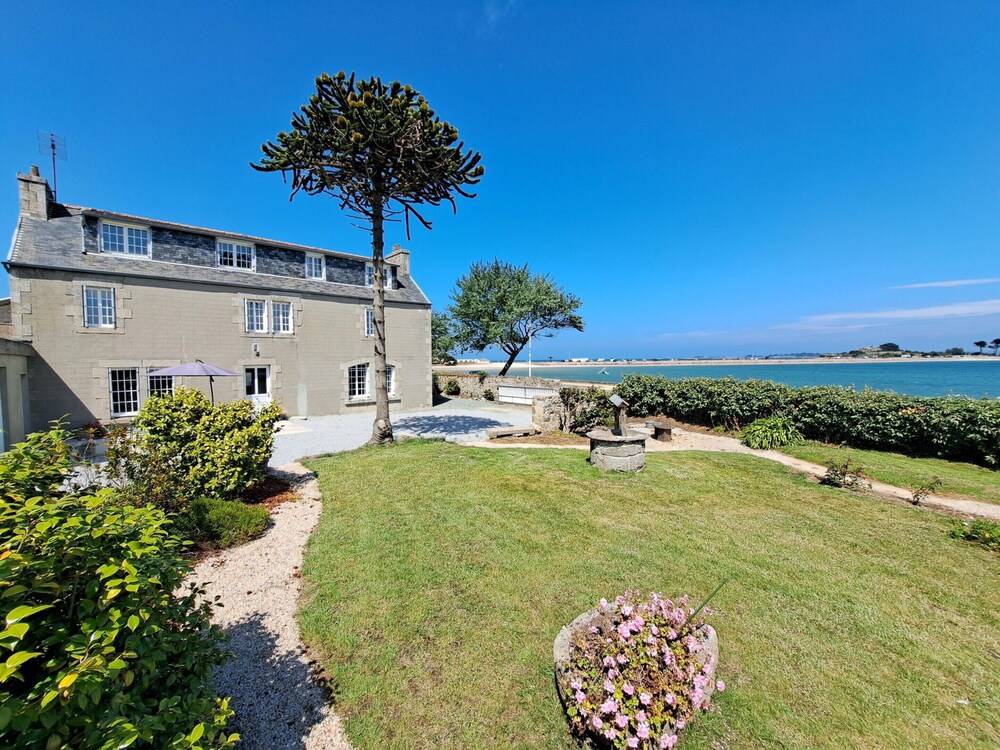 XXL Holiday Home Directly by the sea view 3