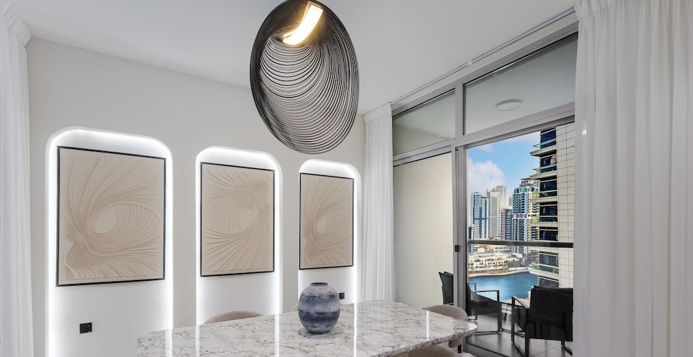 LUX The Sky Dubai Eye View Suite