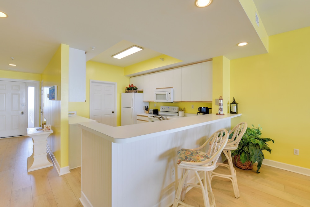 Navarre Condo w/ Beach Access & Ocean Views!