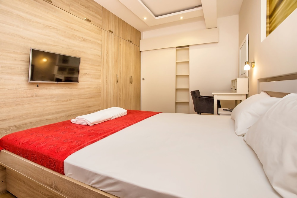 Lux Apartment Goodness view 3