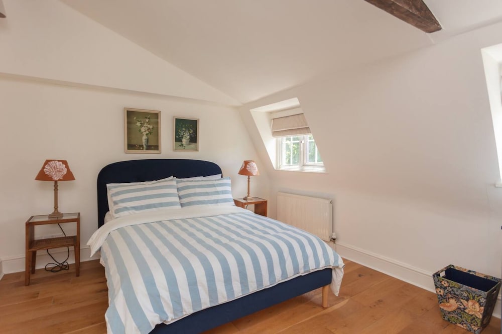 Stunning 2 Bedroom Apartment in the Heart of Chelsea