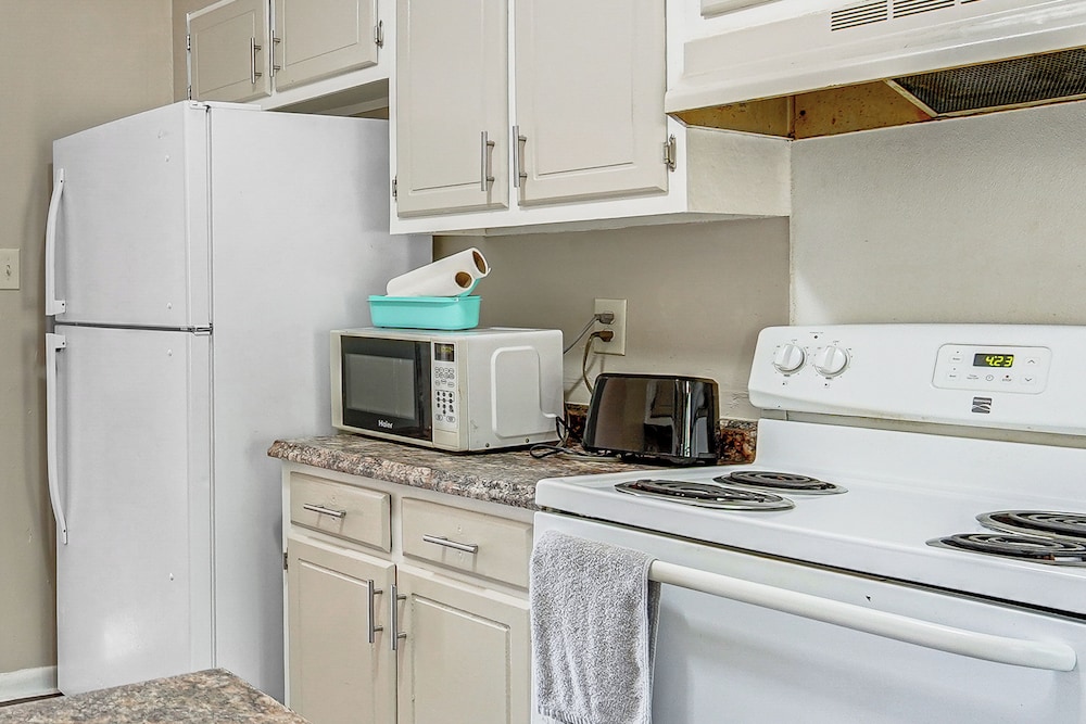 5 Mi to Fort Bragg: Family Gem Near Parks & Trails
