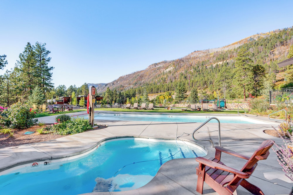 10 Mi to Skiing: Durango Condo w/ Golf Course View