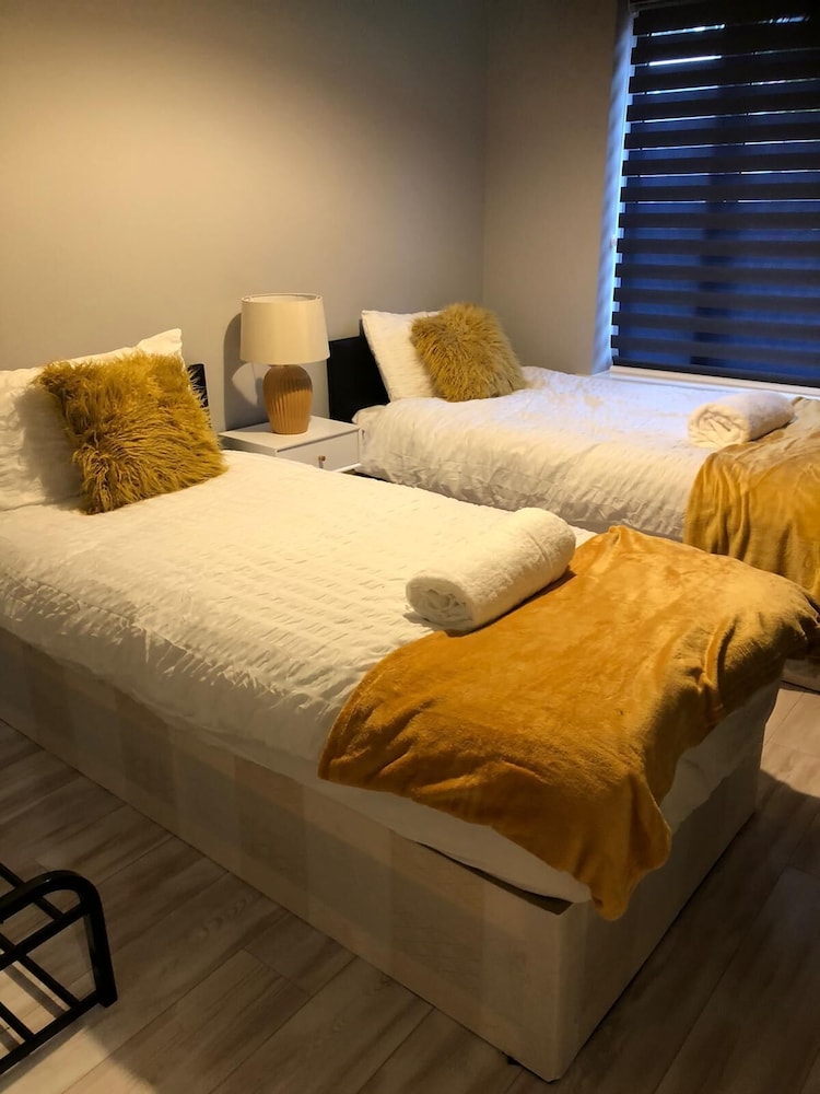 Luxurious 2 Bedroom Flat Ashford view 5