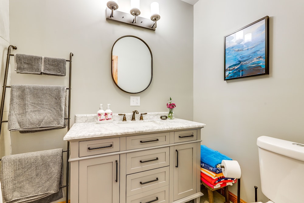 Lakefront Orange Vacation Rental - Pet Friendly!