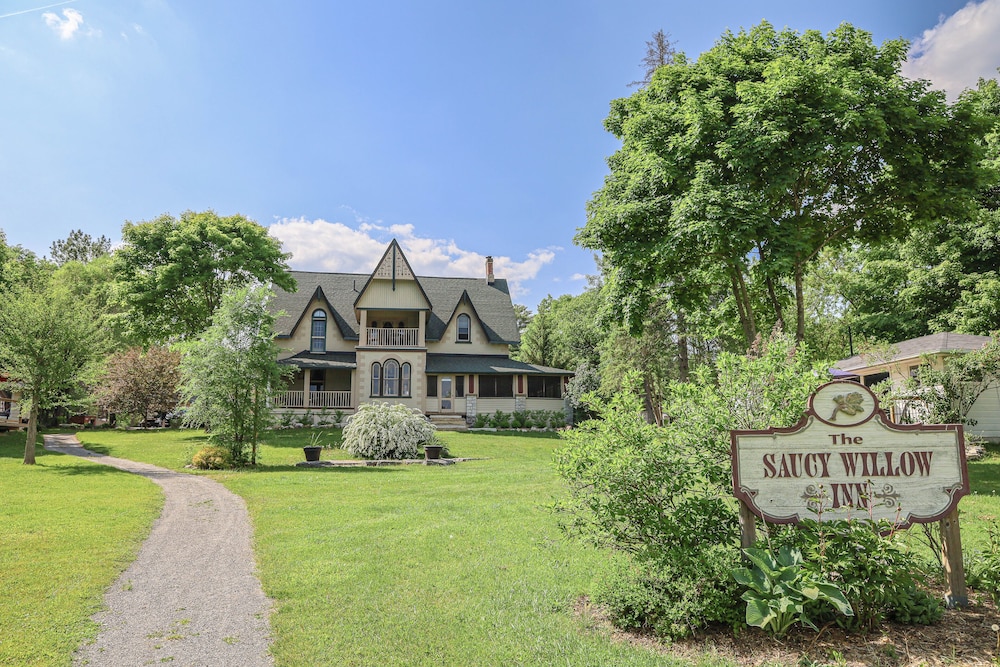The Saucy Willow Inn and Cottages