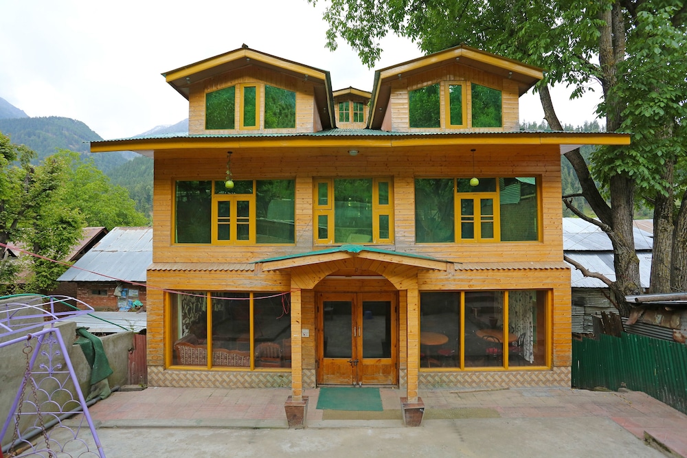 OYO 9083 Hotel Palace Pahalgam