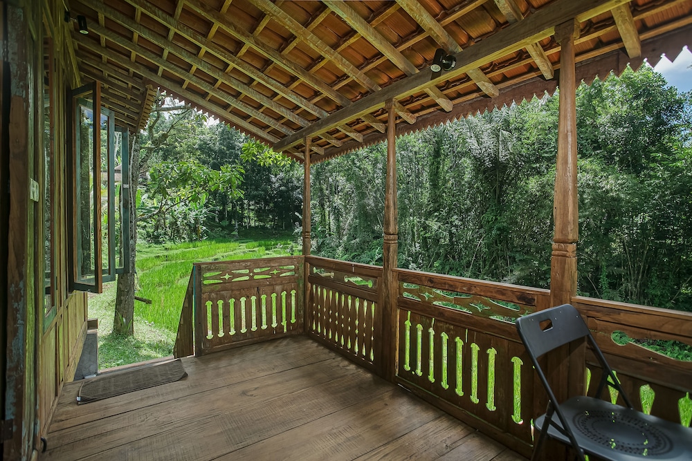 Tepi Sawah Lodge