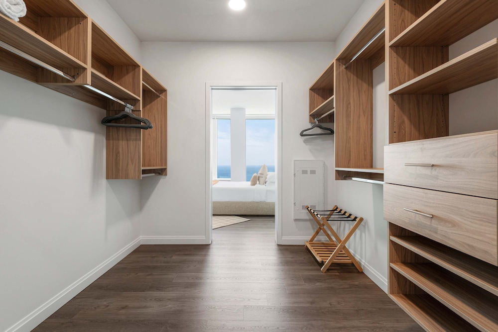 Lux 67fl Apt Lake Views Top Residential Sky Deck