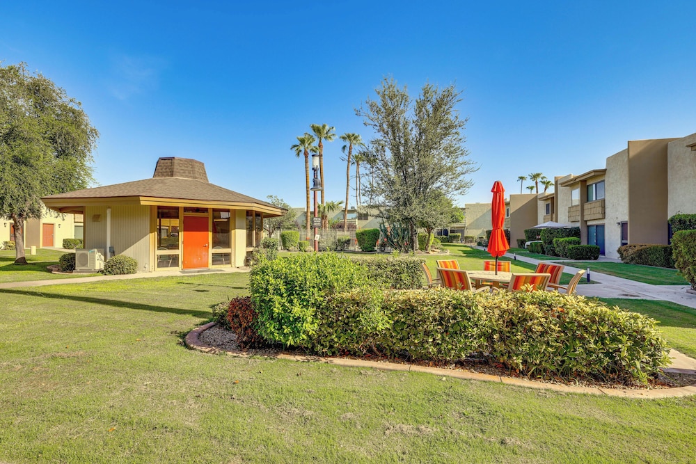 Walk to Old Town: Scottsdale Condo w/ Pool Access!