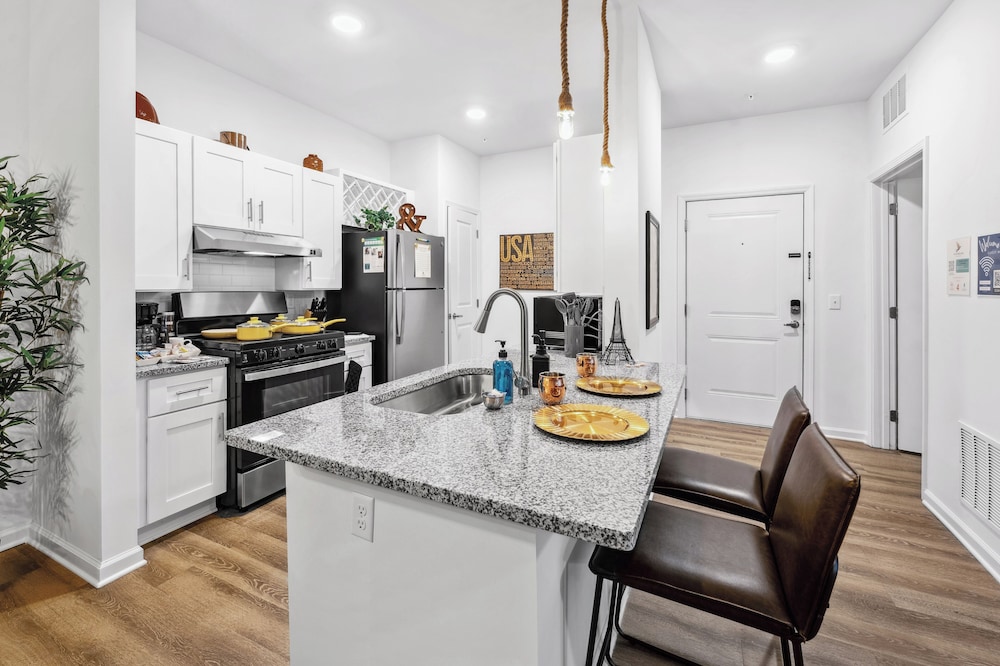 Luxurious Apartments - Pool Gym Bikes