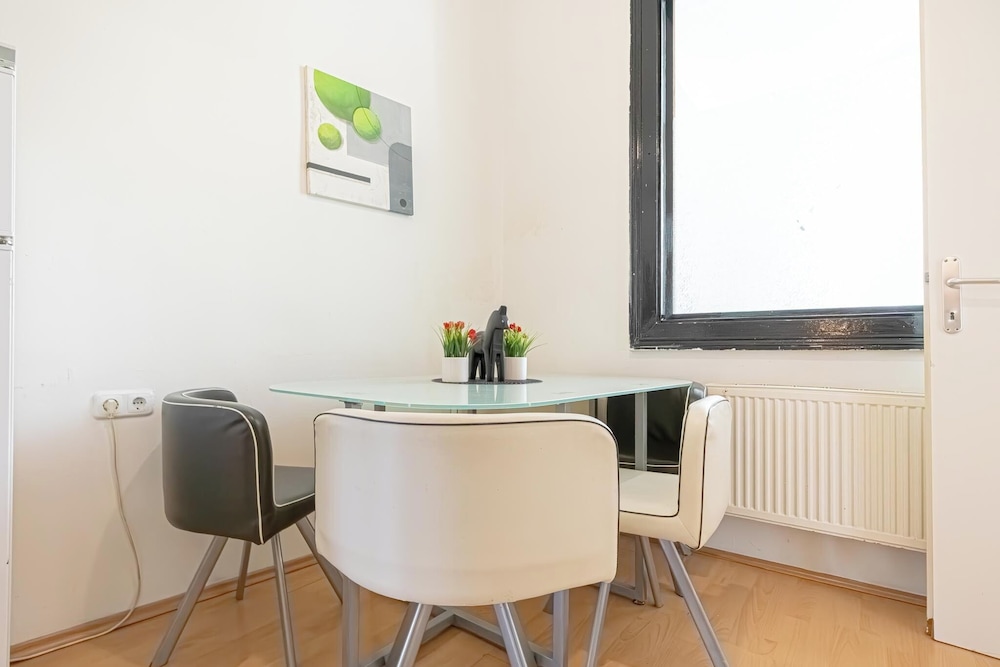 Long Stay 3BR Apartment Near Center