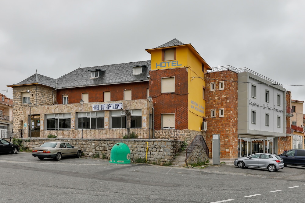 OYO Hostal El Pilar
