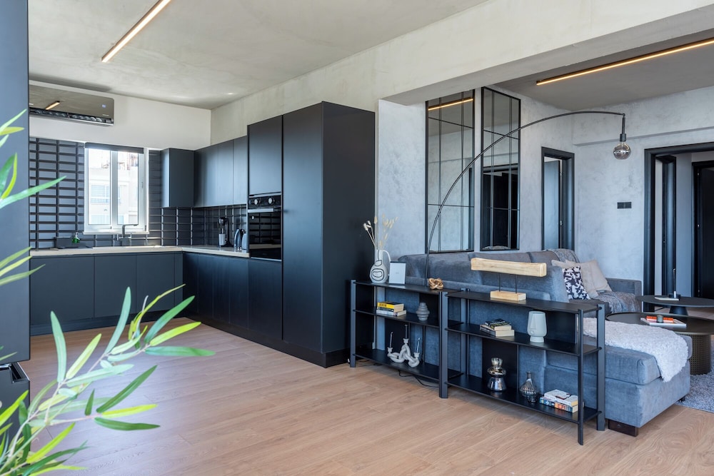 The Penthouse - 3BR Seaview in Larnaca