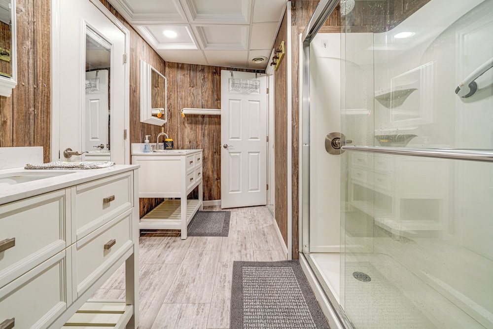 Hot Tub + Pet Friendly: Quiet French Creek Getaway