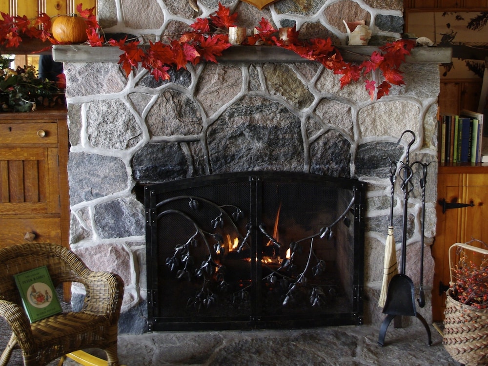Hay Lake Lodge & Cottages