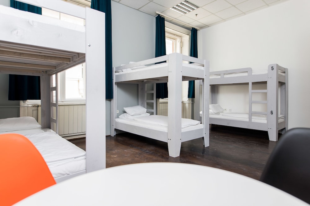 2B Hostel & Rooms