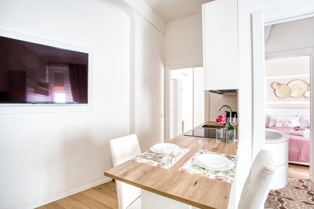 Old Milan Navigli Family Apartments