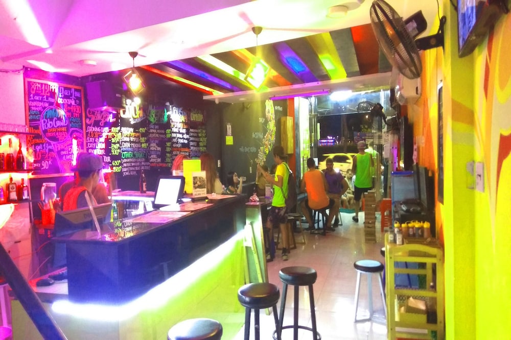 Hangout Hostel HCM