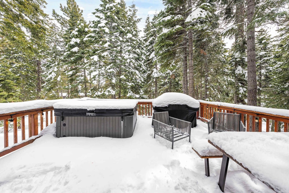 Tahoe City Retreat For 8!