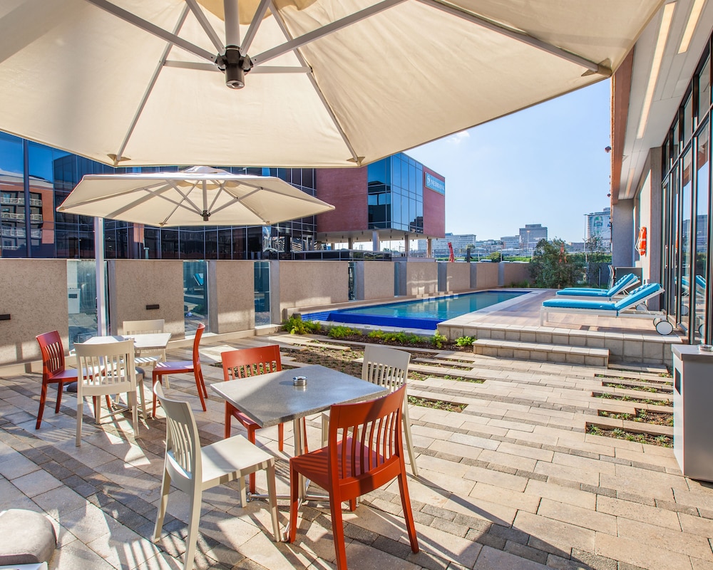 Hotel City Lodge Hotel Newtown - Image 1