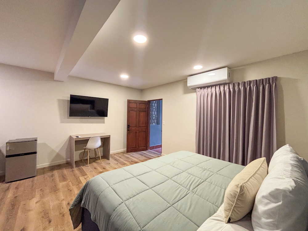 Lora Loca Inn