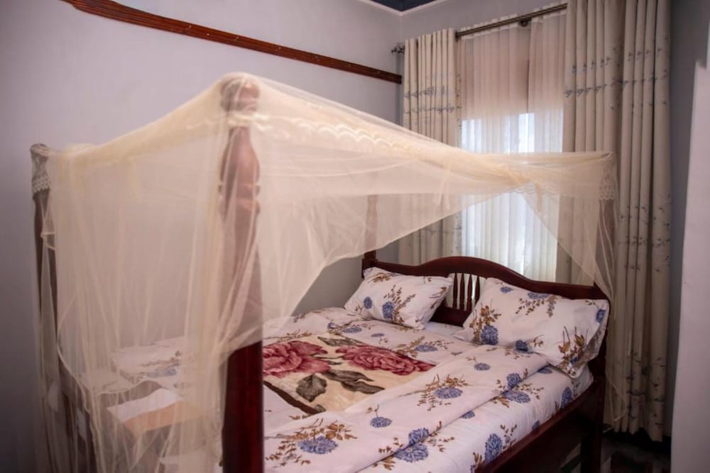 Yobo's Complex Guest House view 4