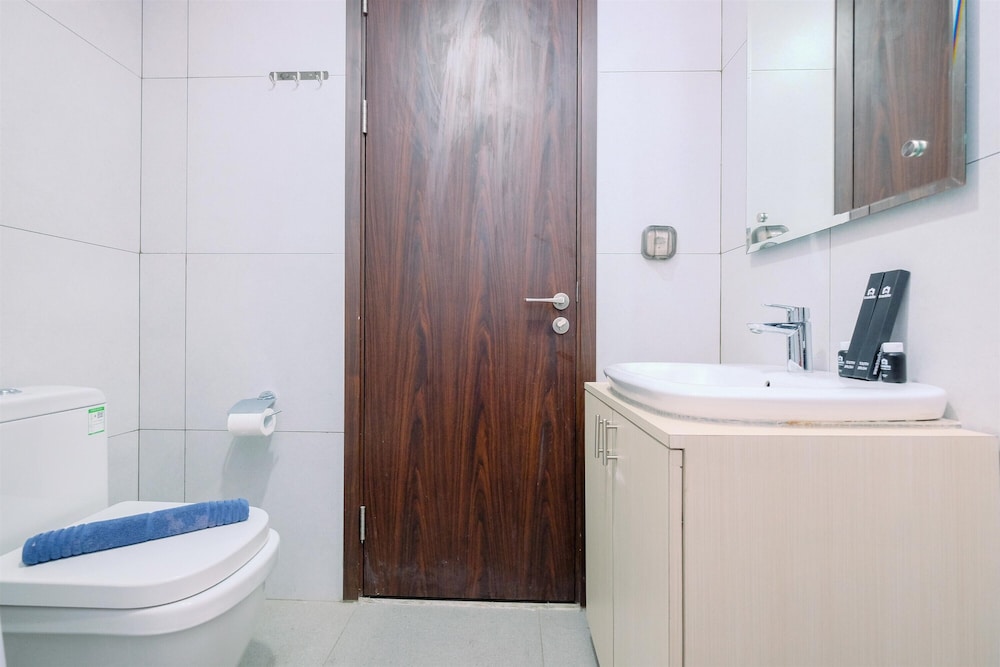 Cozy Stay Studio At Lrt City Bekasi Apartment