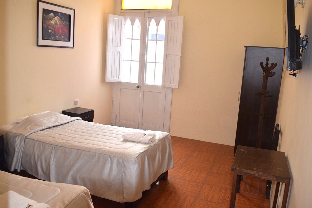 Mango Hostel Bed & Breakfast