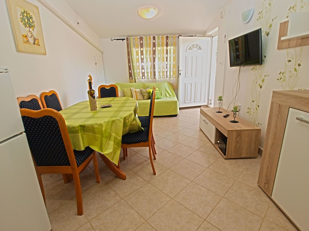 Apartment 958 view 3