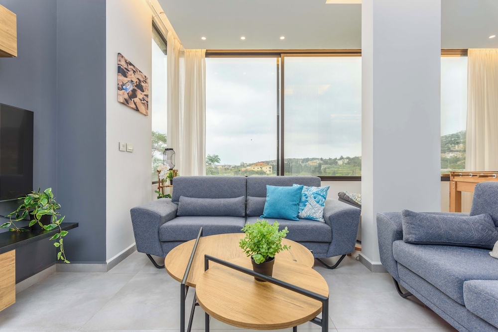 Vista 2-Bedroom Apartment in Batroun