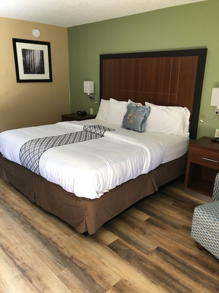 Knight's Inn Motel