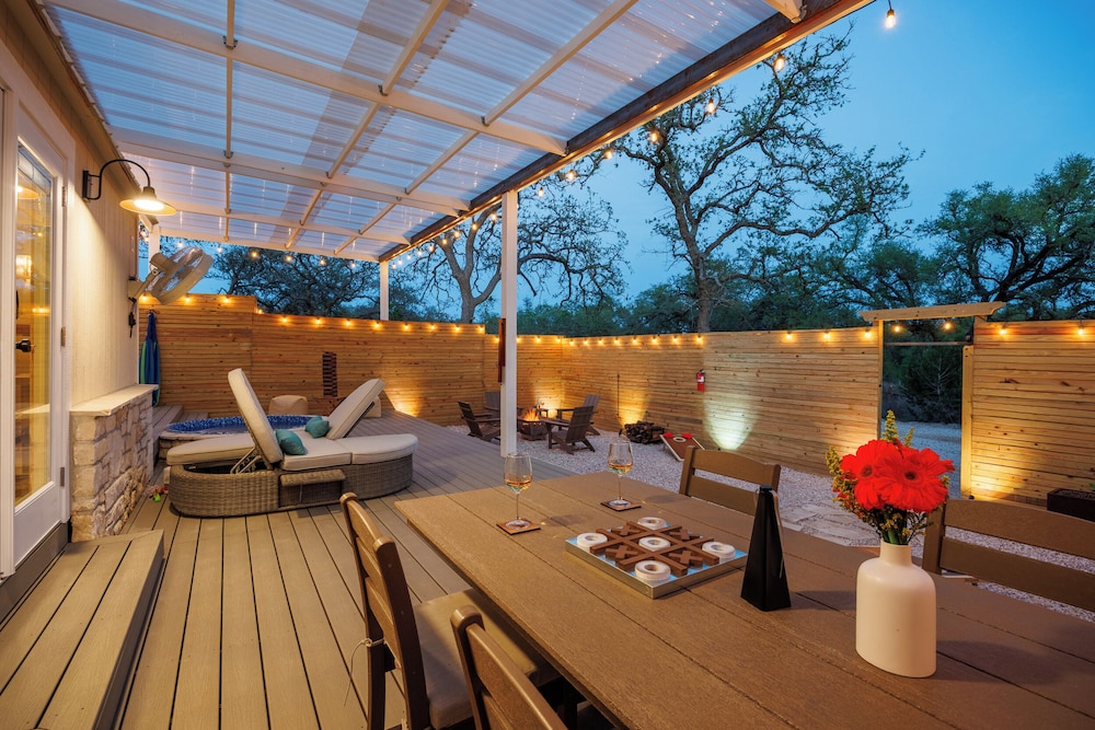 Secluded Luxury Couples cabin Sauna Pool