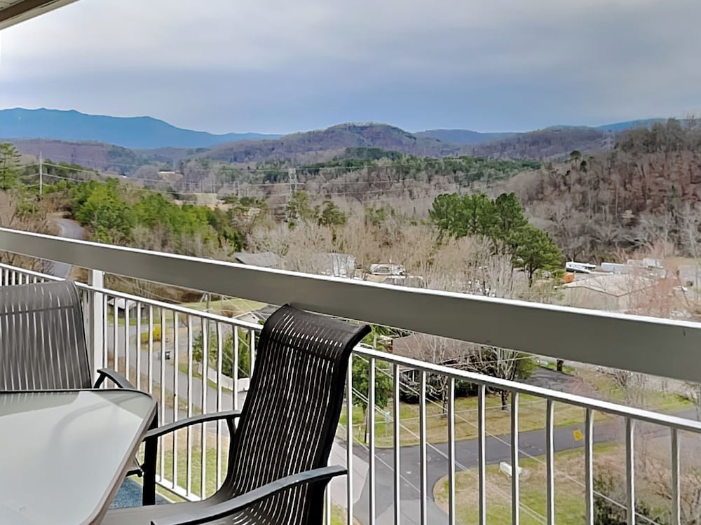 Hilltop Paradise by Jackson Mountain Rentals