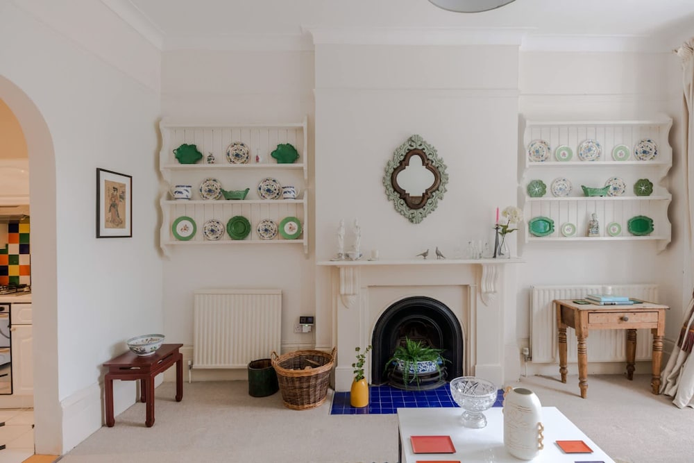 Traditional 2 Bed Apartment Notting Hill