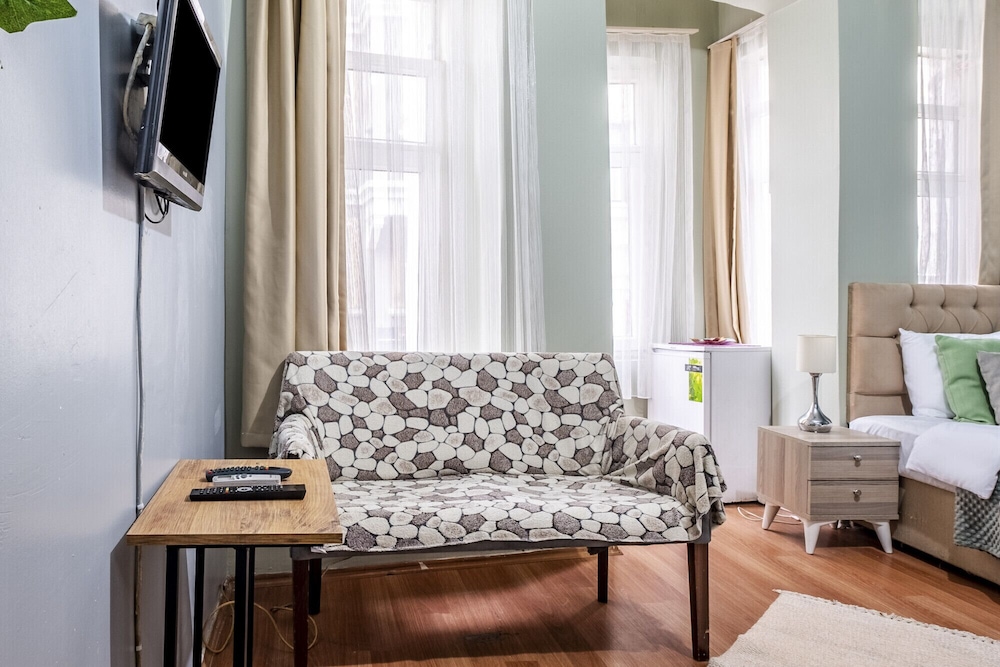 Cozy and Central Studio Flat in Beyoglu