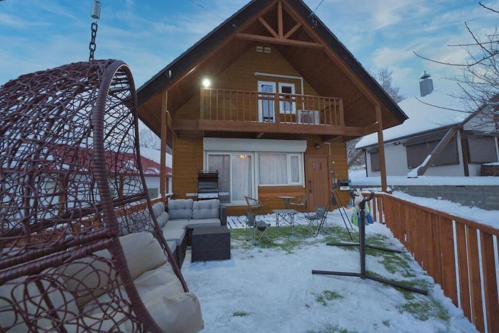 LAKE TOYA PREMIUM CABIN