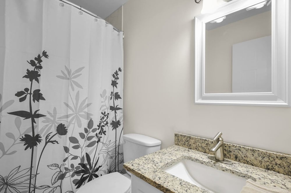 Newly Renovated 3BR in Whitby Family-friendly