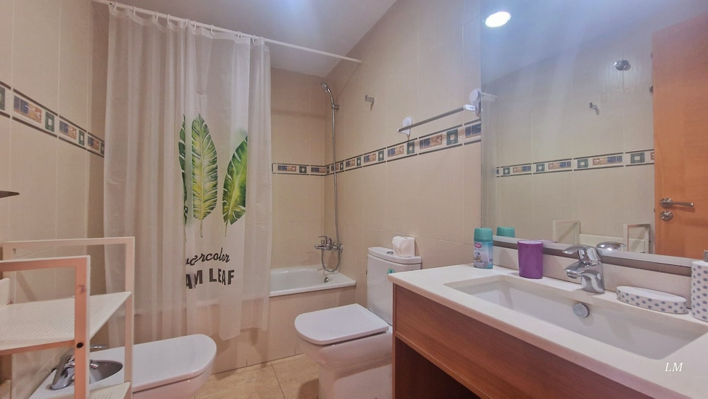 Cozy Apartment by the Sea in Lloret de Mar - Ref A090 Rene Go2llolet