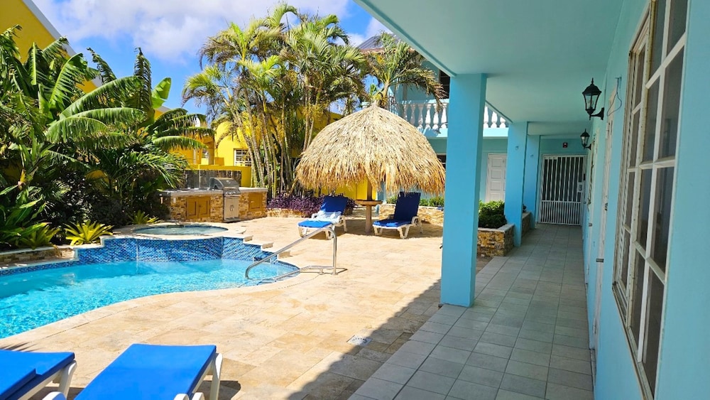 Best Quality 1 Bedroom Apartment 3 km From Eagle Beach