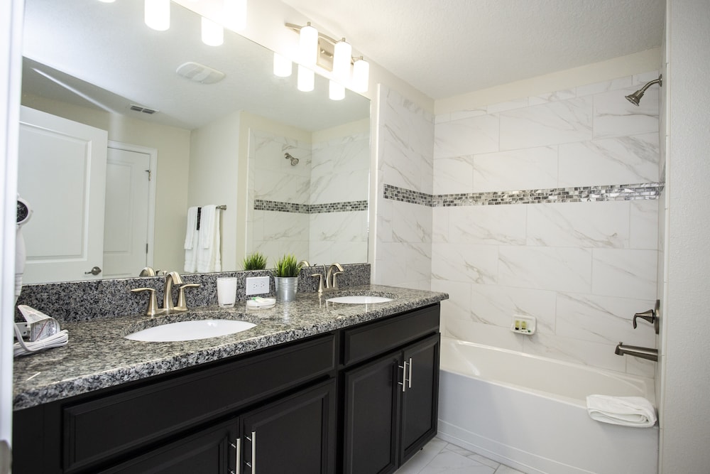 Four Bedroom @ Storey Lake Resort Close to Disney w/ Pool 3063