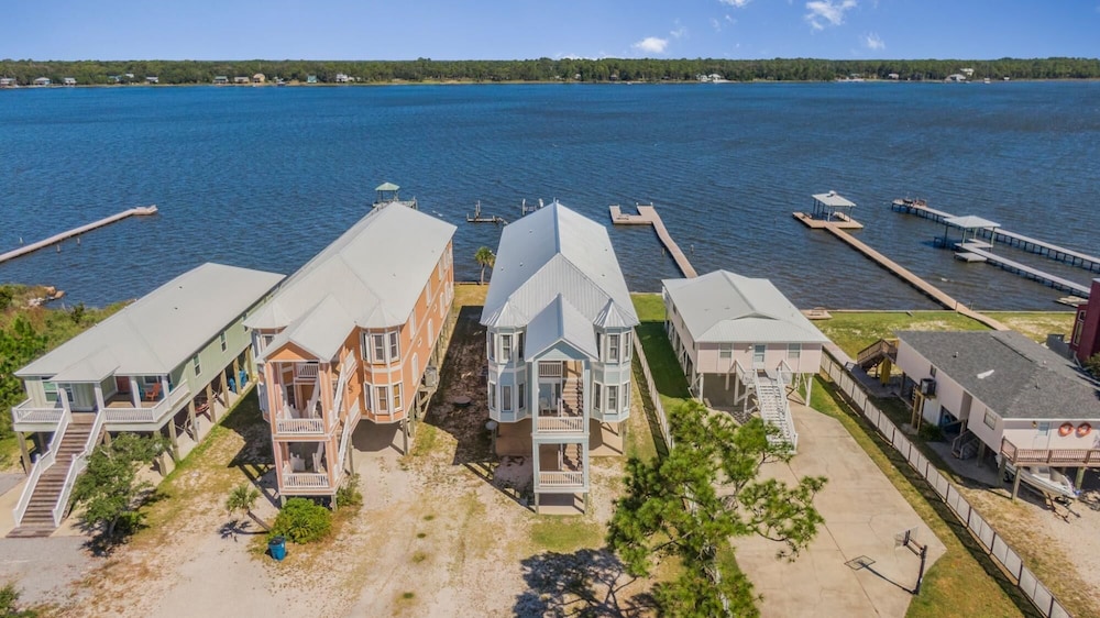 South Floor Pet-friendly Duplex on Little Lagoon view 2