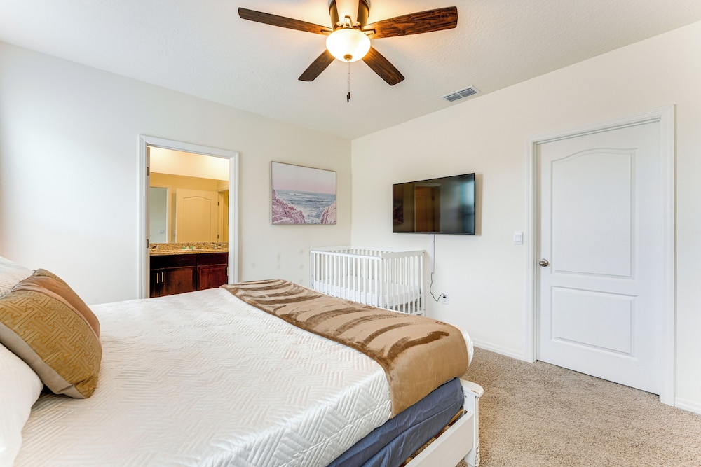 10 Mi to Disney World: Oasis w/ Resort Amenities!