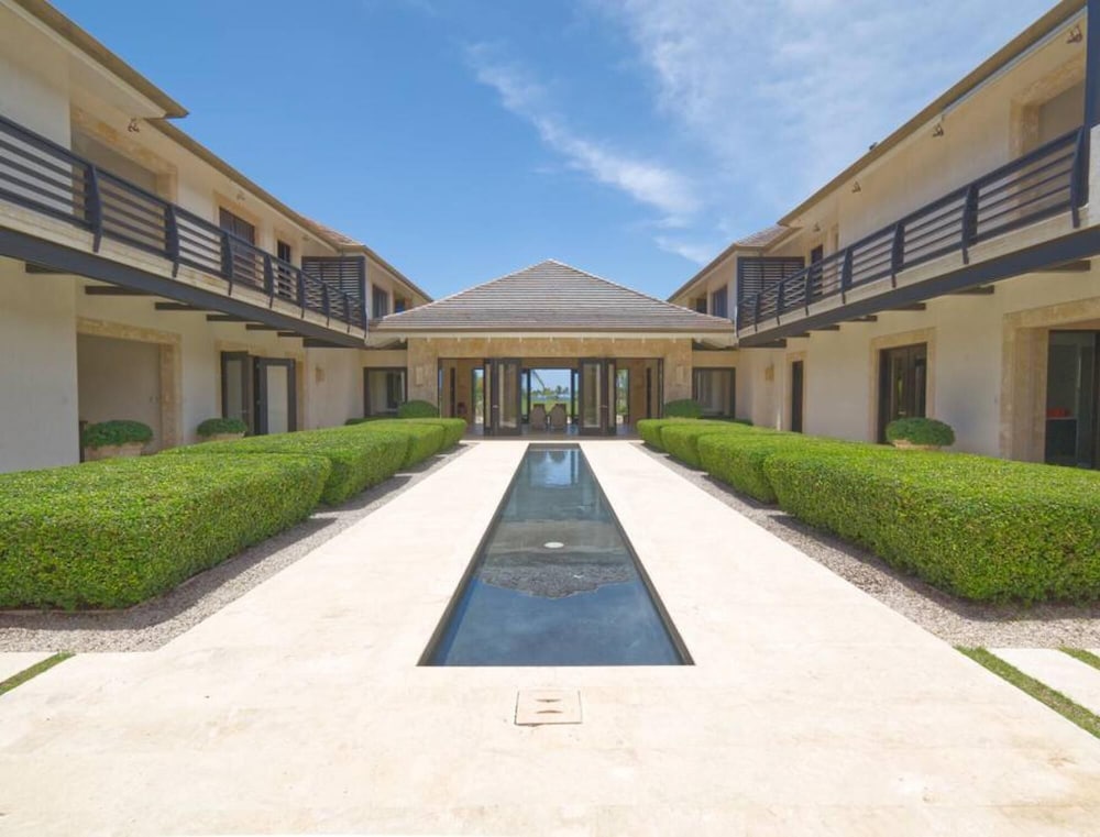 Dramatic Luxury Villa With Golf and Ocean View Walking Distance From the Beach view 2
