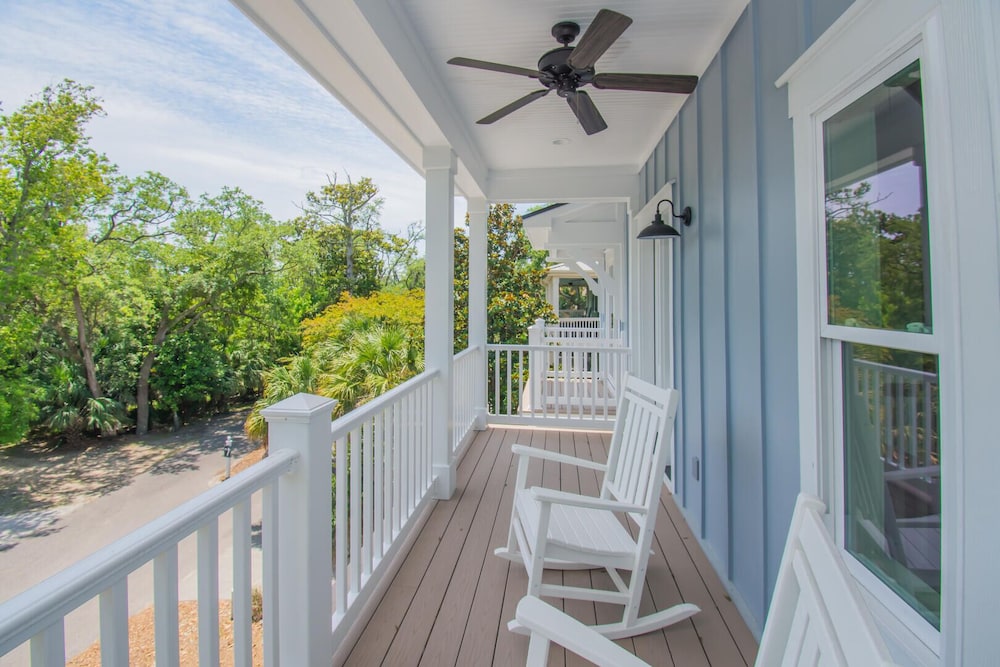 Luxurious Island Retreat Stunning Views Sleeps 8 Free Golf Cart view 3