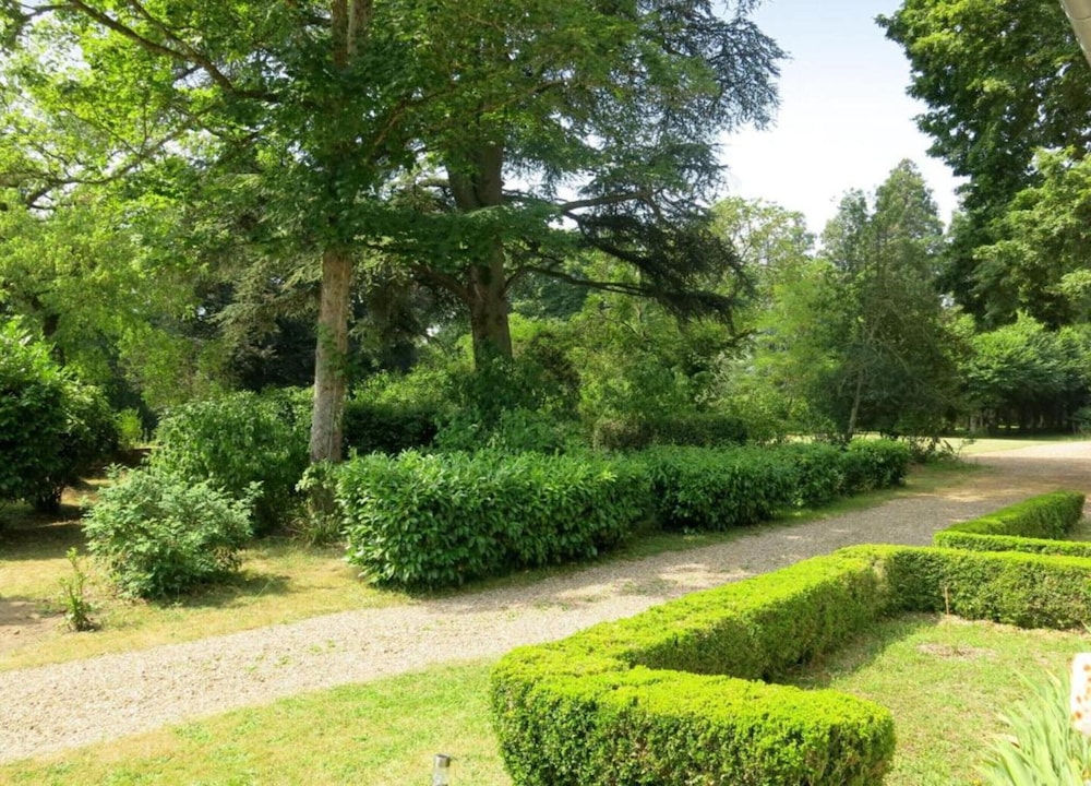 Mobile Home in Veuzain-sur-loire With Garden