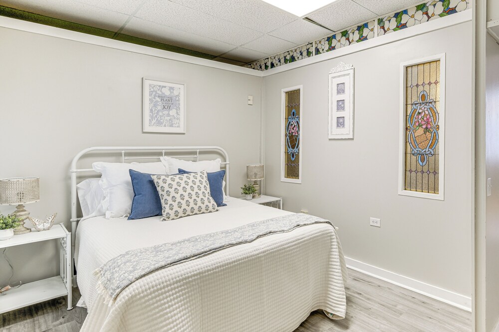 4 Mi to Lake: Unique Family Retreat in Akron Area